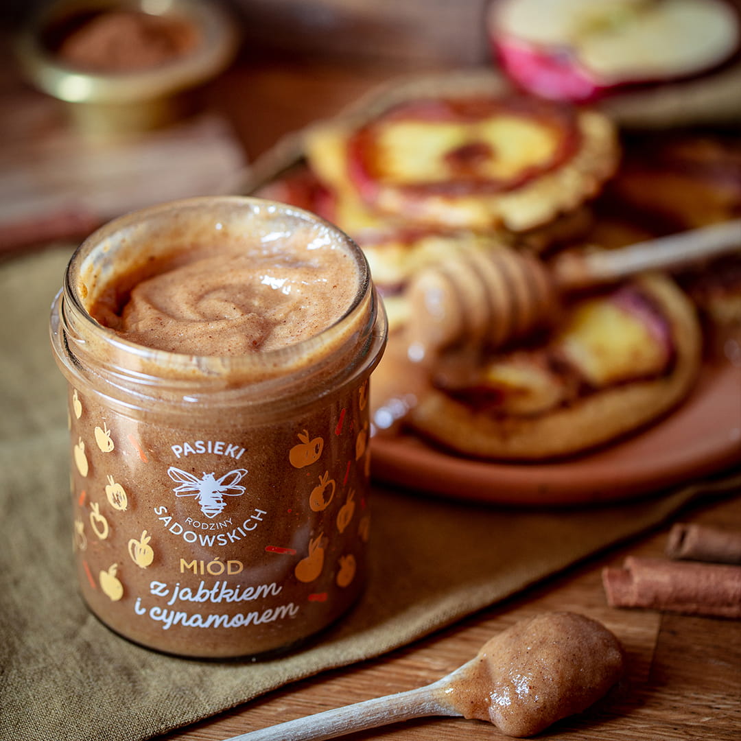 Sadowski Bee Gardens Honey with apple and cinnamon 430g - Pasieki Sadowskich - Vesa Beauty