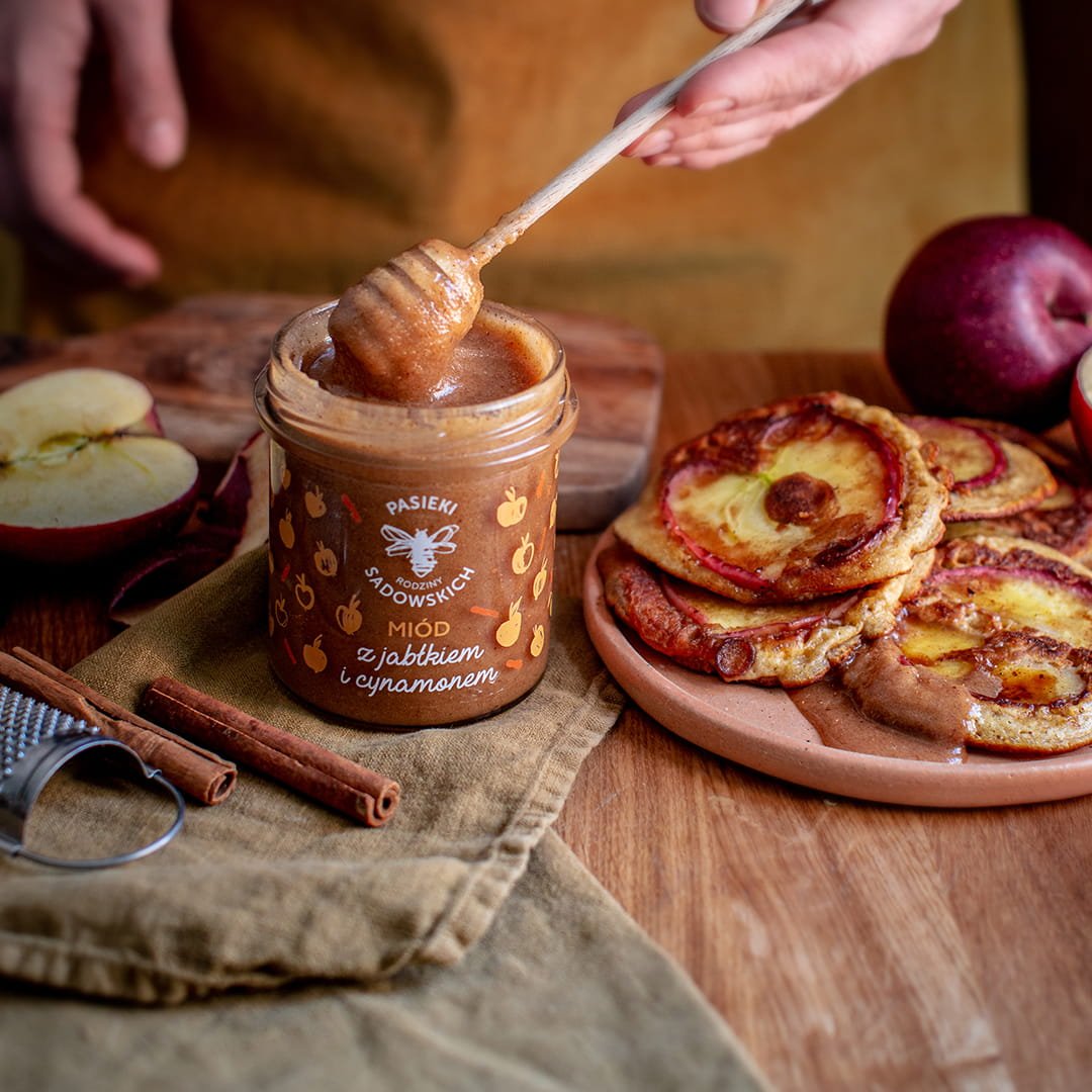 Sadowski Bee Gardens Honey with apple and cinnamon 430g - Pasieki Sadowskich - Vesa Beauty