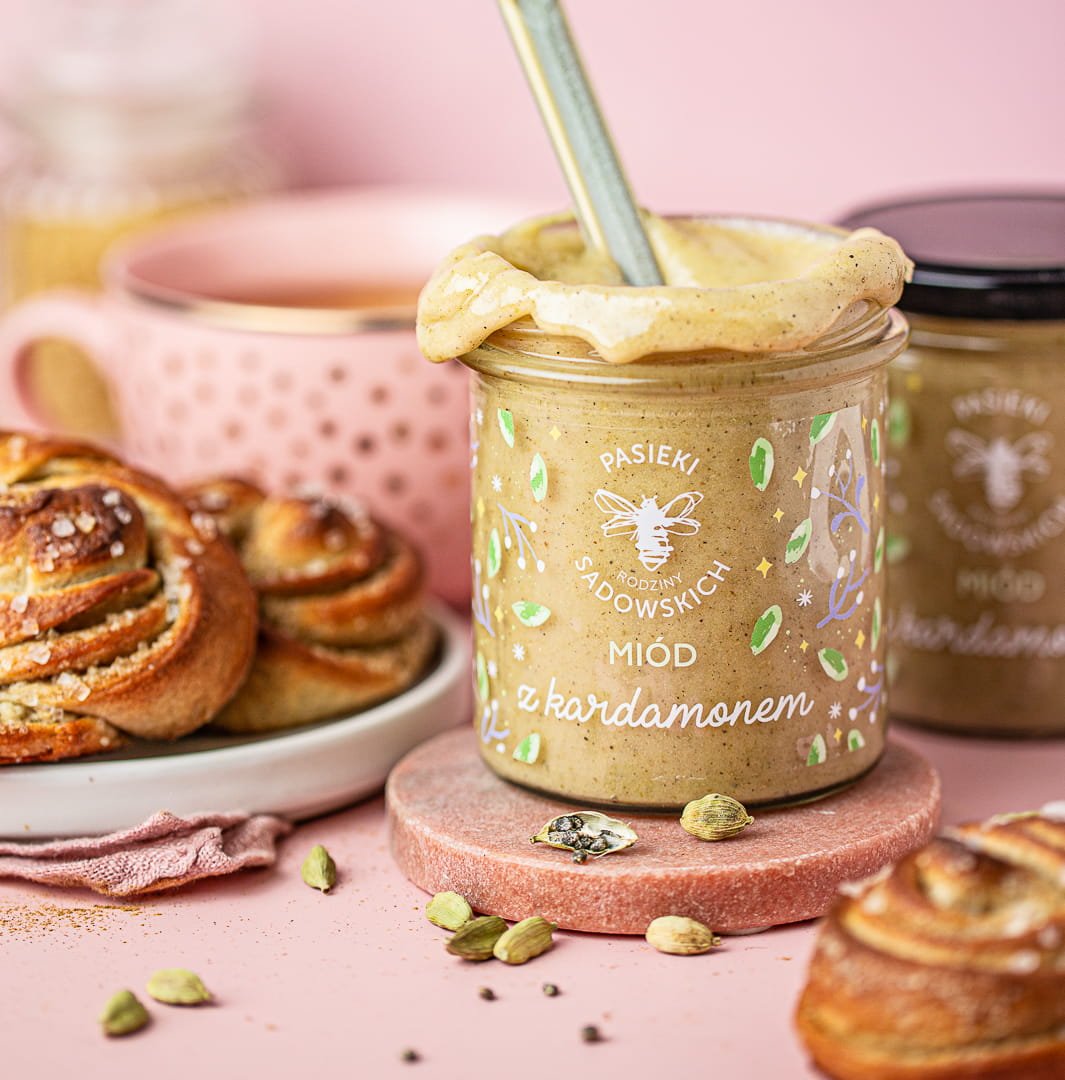 BB 15/10/2025 Honey with cardamom 430g - Sadowski Bee Gardens - Vesa Beauty