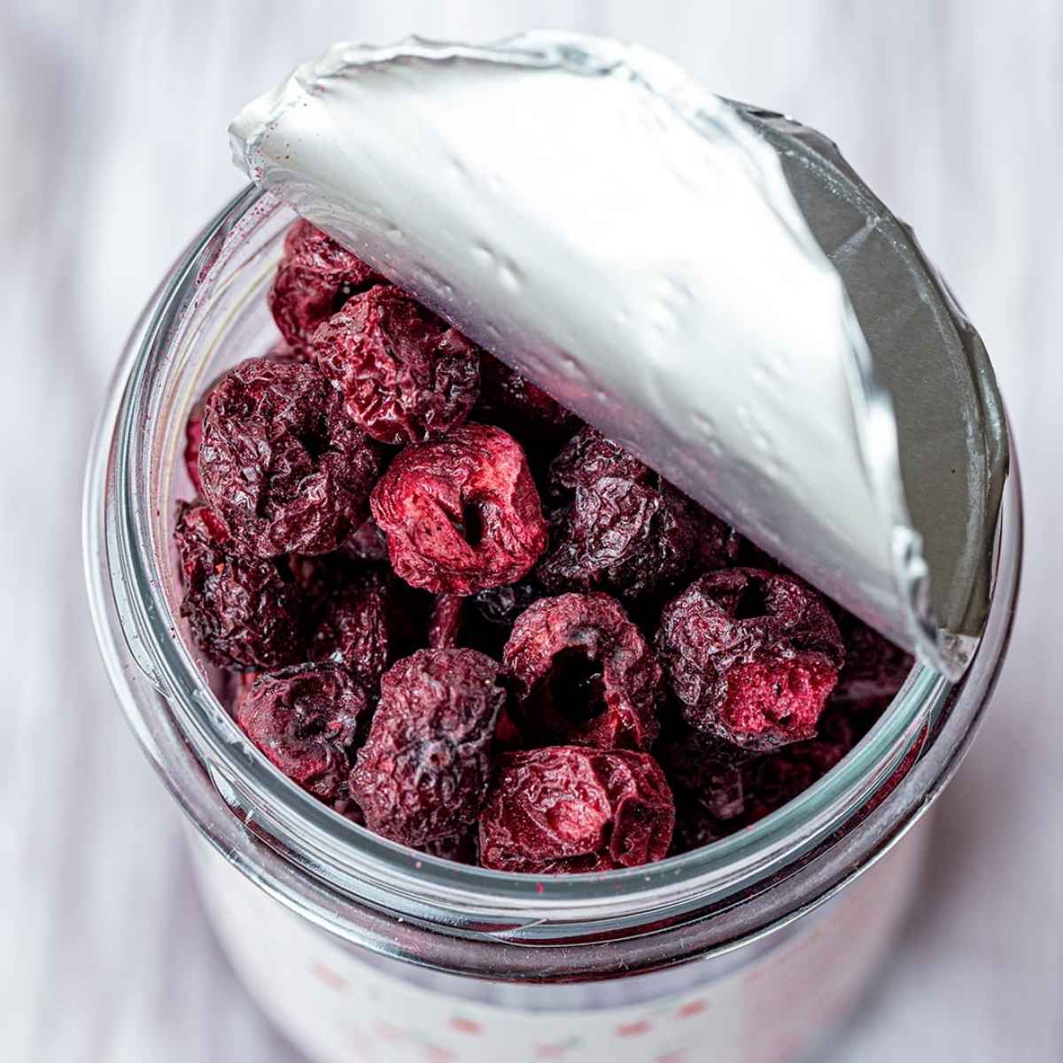 Freeze - dried cherries 65g - Sadowski Bee Gardens - Vesa Beauty