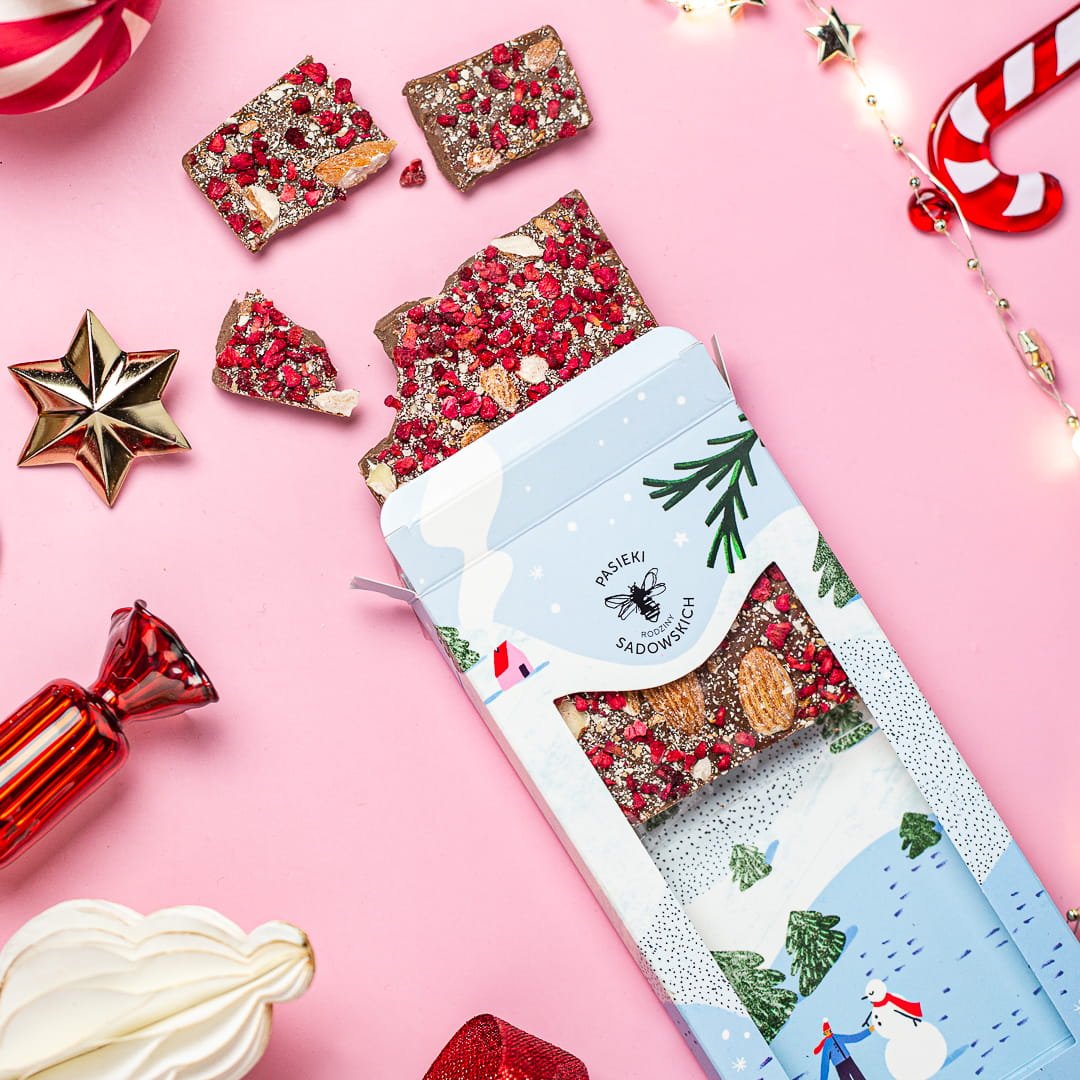 Milk chocolate with freeze - dried raspberries & almonds 85g - Sadowski Bee Gardens - Vesa Beauty