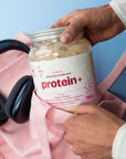 PROTEIN+ plant - based protein supplement with white chocolate flavour & freeze - dried strawberries 700g - Sadowski Bee Gardens - Vesa Beauty