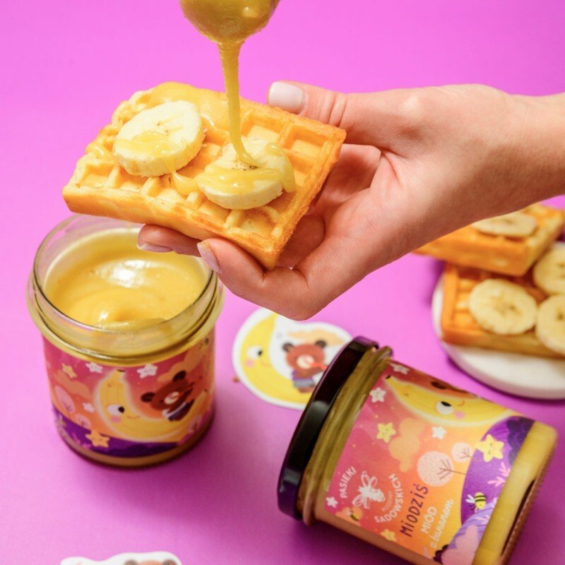 Sadowski Bee Gardens Honey bear - Honey with banana 430g - Pasieki Sadowskich - Vesa Beauty