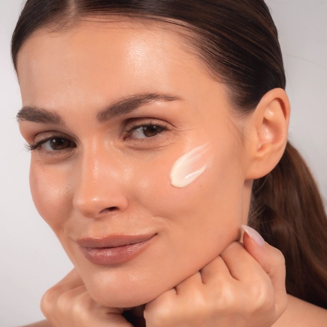 Veoli Botanica MORNING MIRACLE Brightening &amp; lifting senolytic day cream with 3% oligopeptides, 2% lotus flower extract, 0.5% turmeric extract 30ml - Veoli Botanica - Vesa Beauty
